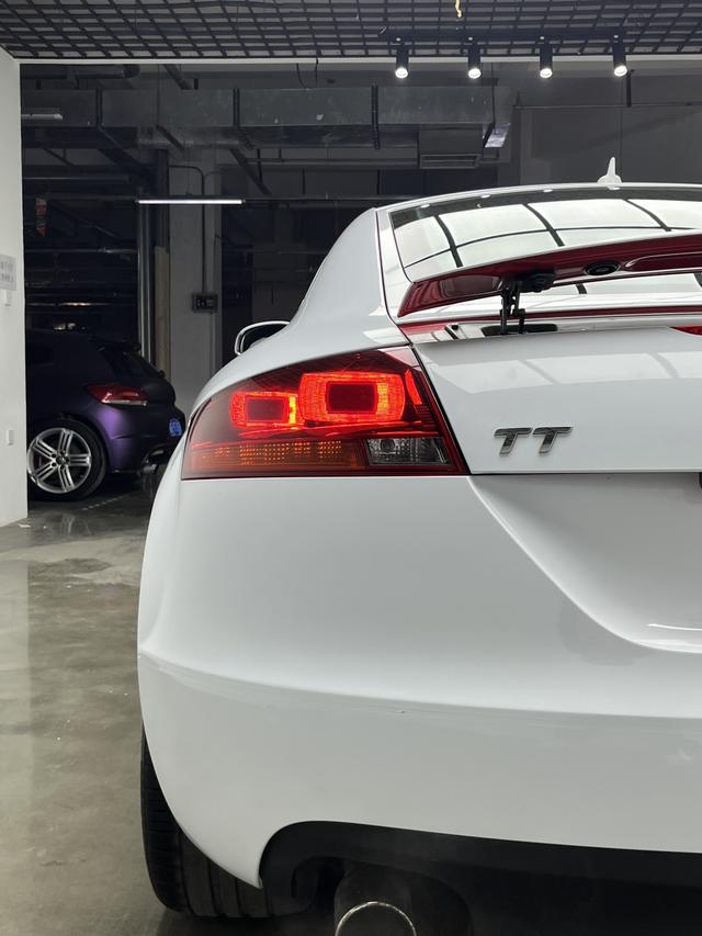 AUDI TT 2010 модификация TT 2.0TFSI Collector Edition Edition – фото 4