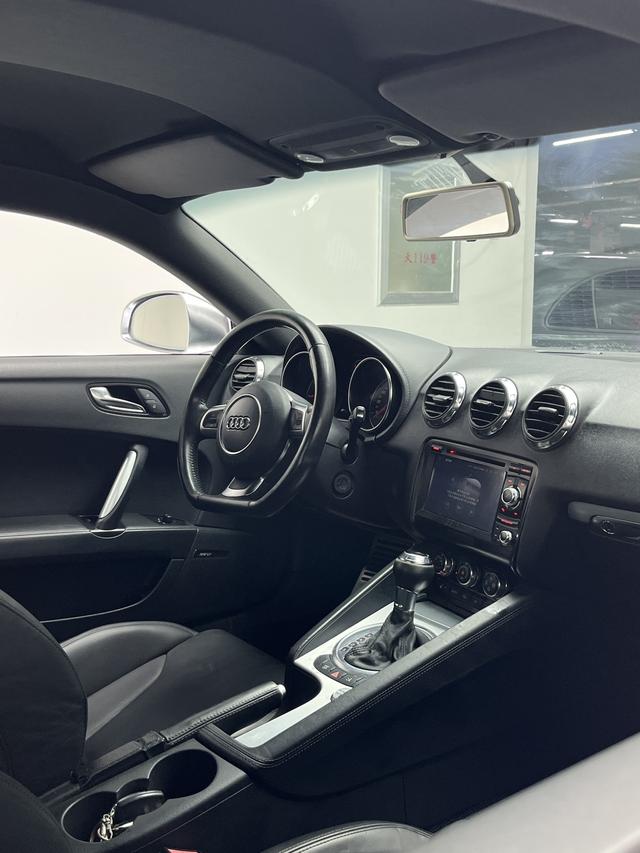AUDI TT 2010 модификация TT 2.0TFSI Collector Edition Edition – фото 8