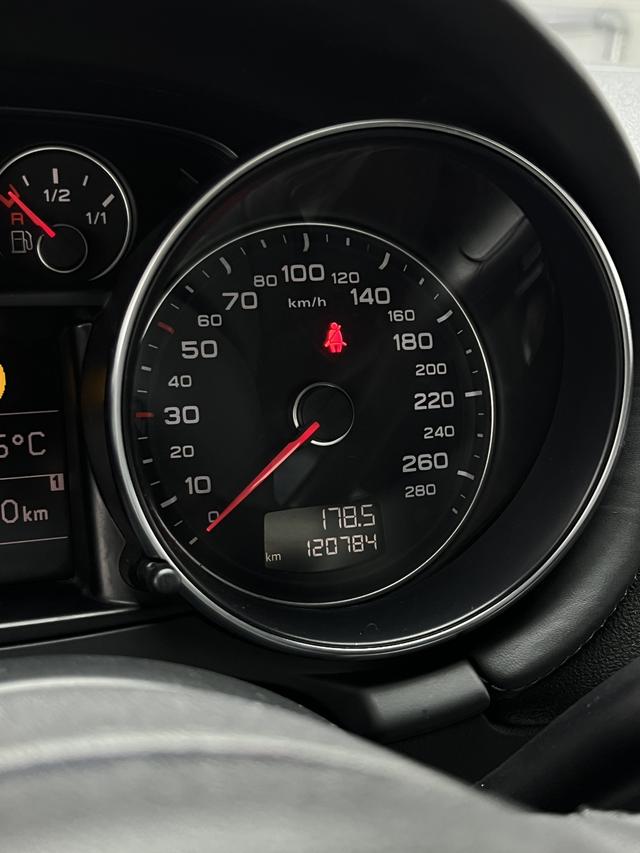 AUDI TT 2010 модификация TT 2.0TFSI Collector Edition Edition – фото 10