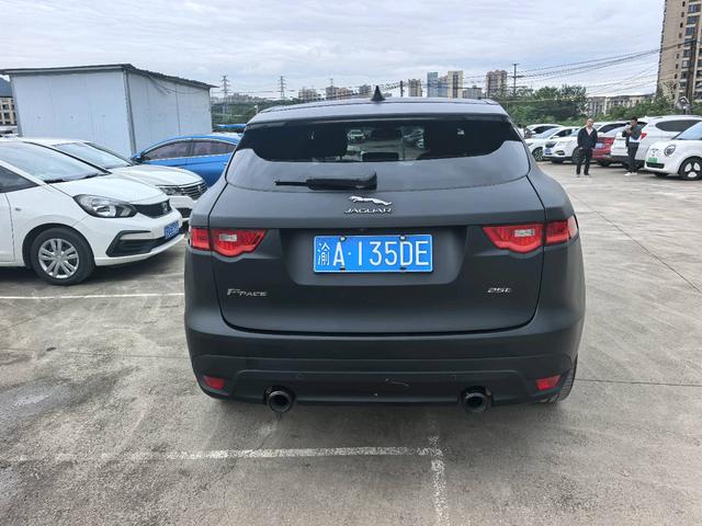 Jaguar F-PACE Модель 2018 года 2.0T 2WD Urban Exclusive Edition – фото 11