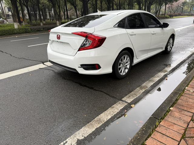 Honda Civic 2016 180TURBO CVT Comfort – фото 4