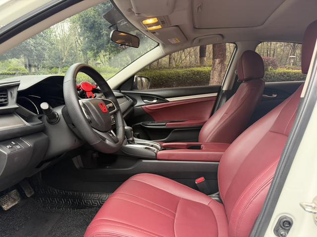 Honda Civic 2016 180TURBO CVT Comfort – фото 8