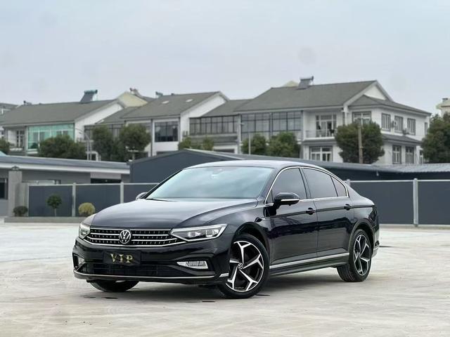 Volkswagen Magotan 2023 2-Millionth Anniversary 330TSI DSG Luxury – фото 1