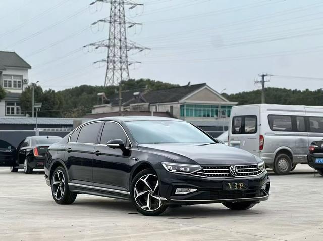 Volkswagen Magotan 2023 2-Millionth Anniversary 330TSI DSG Luxury – фото 3