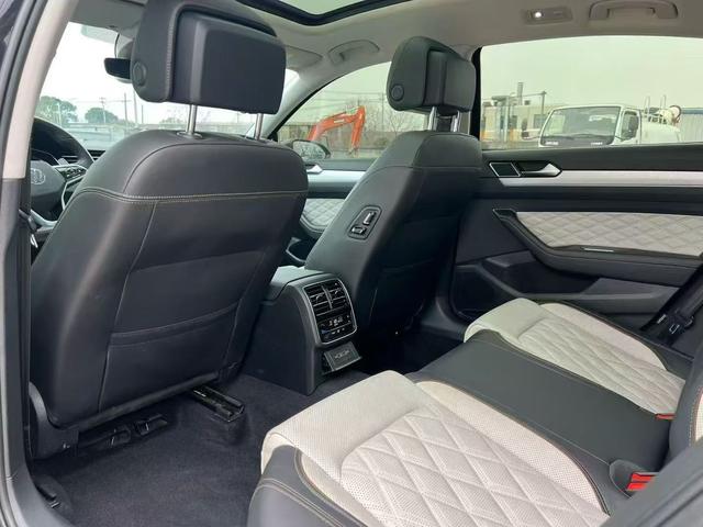 Volkswagen Magotan 2023 2-Millionth Anniversary 330TSI DSG Luxury – фото 6