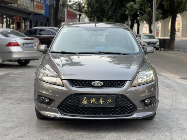 Ford Focus 2013 Hatchback Classic 1.8L Automatic Fashion – фото 2