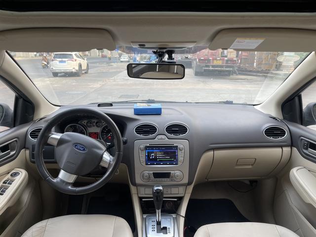 Ford Focus 2013 Hatchback Classic 1.8L Automatic Fashion – фото 6
