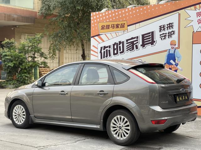 Ford Focus 2013 Hatchback Classic 1.8L Automatic Fashion – фото 7