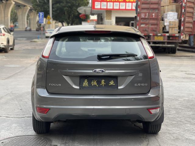 Ford Focus 2013 Hatchback Classic 1.8L Automatic Fashion – фото 9