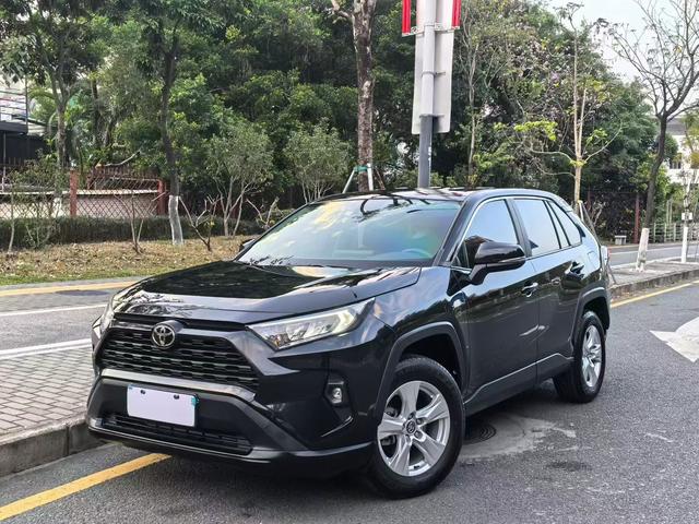 Toyota RAV4 2024 2.0L CVT 2WD Urban – фото 1