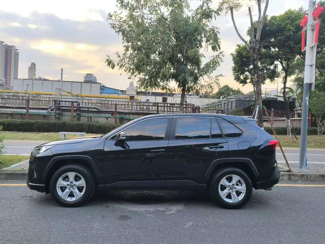 Toyota RAV4 2024 2.0L CVT 2WD Urban – фото 3
