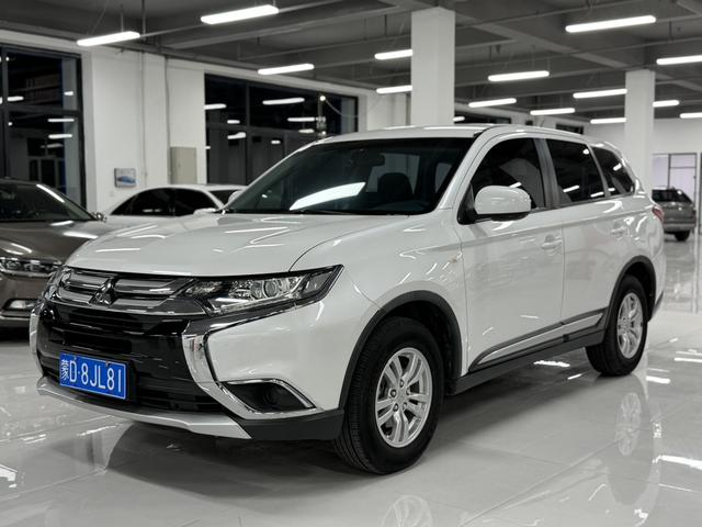 Mitsubishi Outlander 2016 модификация 2.0L 2WD Fashion edition 5 seat – фото 1