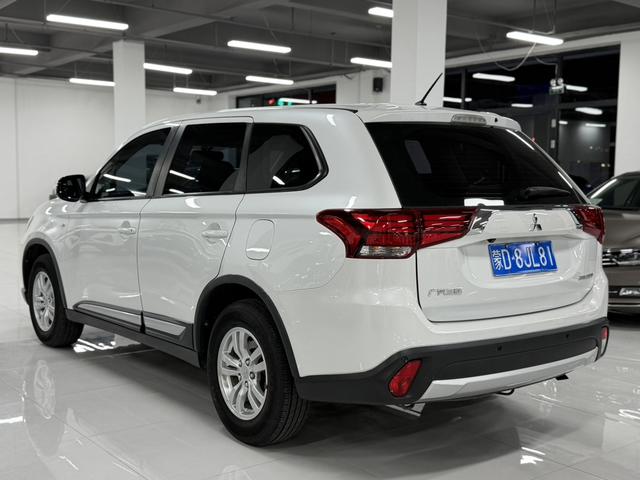 Mitsubishi Outlander 2016 модификация 2.0L 2WD Fashion edition 5 seat – фото 6