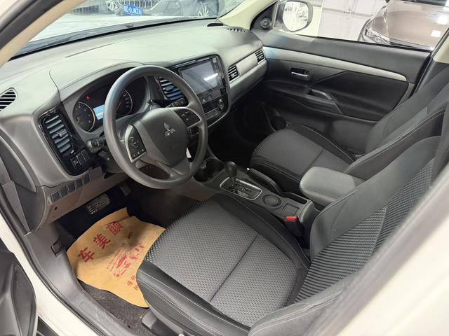 Mitsubishi Outlander 2016 модификация 2.0L 2WD Fashion edition 5 seat – фото 7