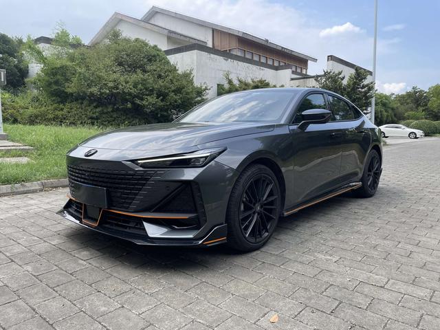Changan UNI-V 2023 1.5T Sport – фото 1