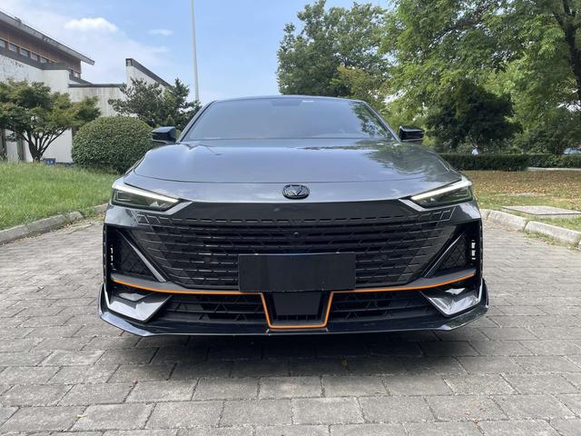 Changan UNI-V 2023 1.5T Sport – фото 2