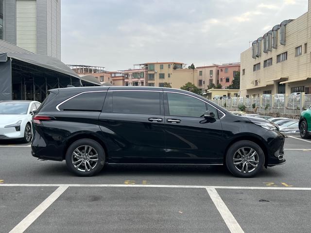 Toyota Sienna 2026 модификация Hybrid 2.5L Deluxe Edition – фото 2