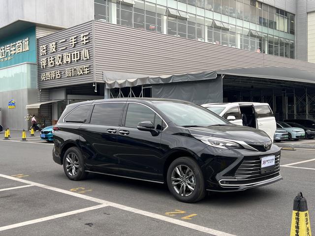 Toyota Sienna 2026 модификация Hybrid 2.5L Deluxe Edition – фото 4