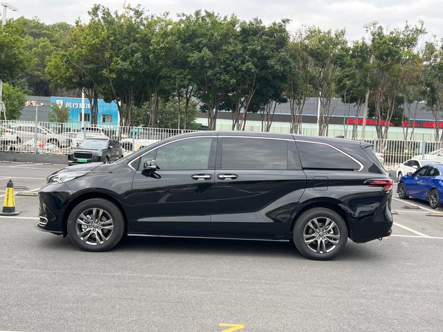 Toyota Sienna 2026 модификация Hybrid 2.5L Deluxe Edition – фото 5