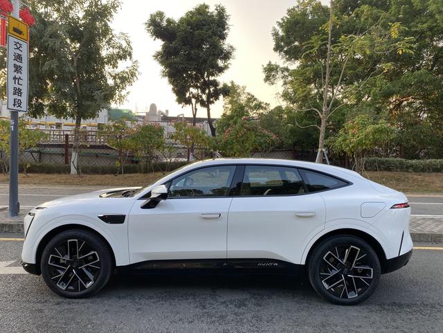 Avita 11 2025 Ultra Edition Rear Drive Extended Range Edition