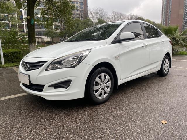 Hyundai Reina 2016 1.4L Auto Fashion GS