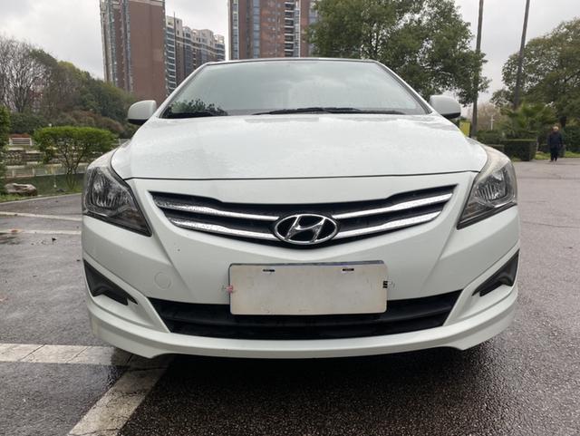 Hyundai Reina 2016 1.4L Auto Fashion GS – фото 2