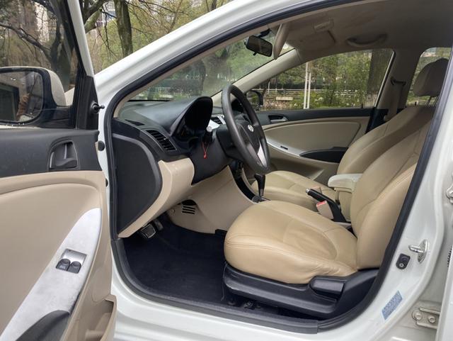 Hyundai Reina 2016 1.4L Auto Fashion GS – фото 4