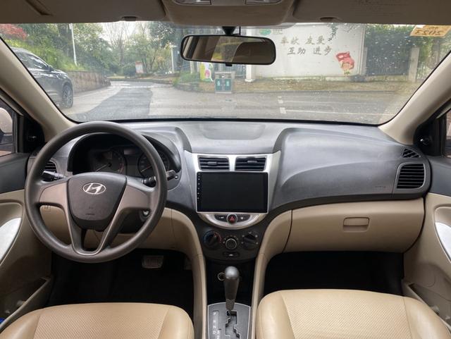 Hyundai Reina 2016 1.4L Auto Fashion GS – фото 6