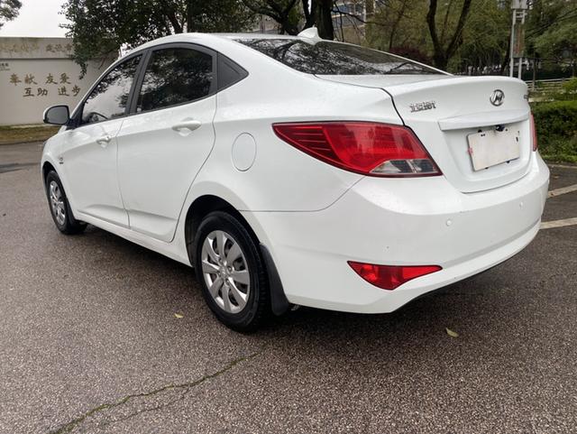 Hyundai Reina 2016 1.4L Auto Fashion GS – фото 9