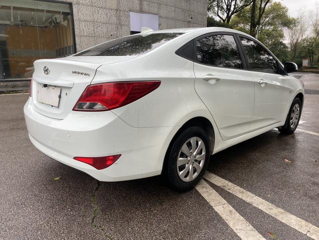 Hyundai Reina 2016 1.4L Auto Fashion GS – фото 11