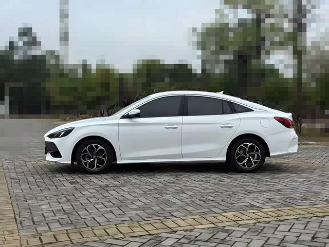 MG5 2023 180DVVT CVT Youth Luxury – фото 7