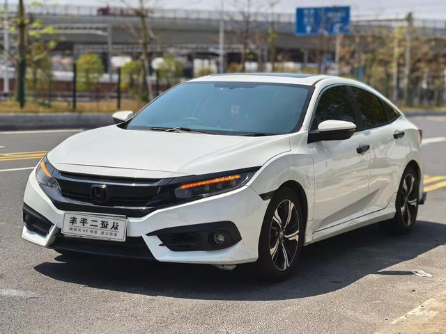 Honda Civic 2016 220TURBO CVT Premium – фото 1