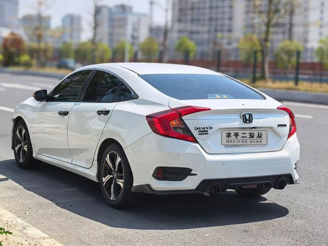 Honda Civic 2016 220TURBO CVT Premium – фото 9
