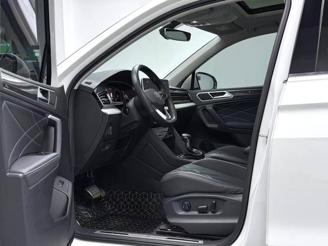 Volkswagen Tiguan L 2021 330 TSI Automatic FWD R-Line Enjoyment – фото 2