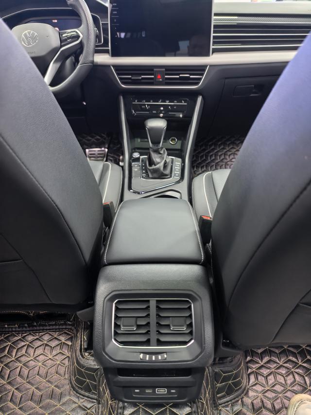 Volkswagen Tiguan L 2021 330 TSI Automatic FWD R-Line Enjoyment – фото 8