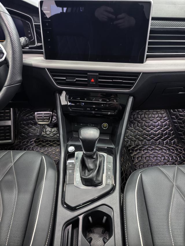 Volkswagen Tiguan L 2021 330 TSI Automatic FWD R-Line Enjoyment – фото 11