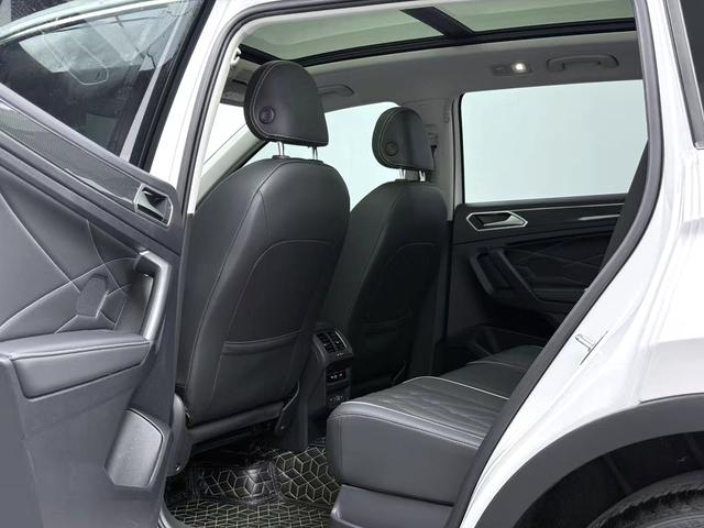 Volkswagen Tiguan L 2021 330 TSI Automatic FWD R-Line Enjoyment – фото 13