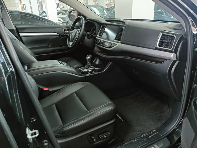 Toyota Highlander 2021 2.0T 2WD Luxury 7-Seater – фото 3