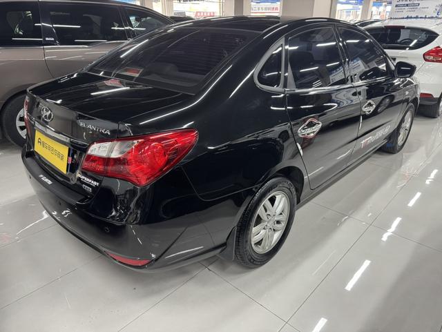Hyundai Elantra 2015 1.6L Manual Comfort – фото 4