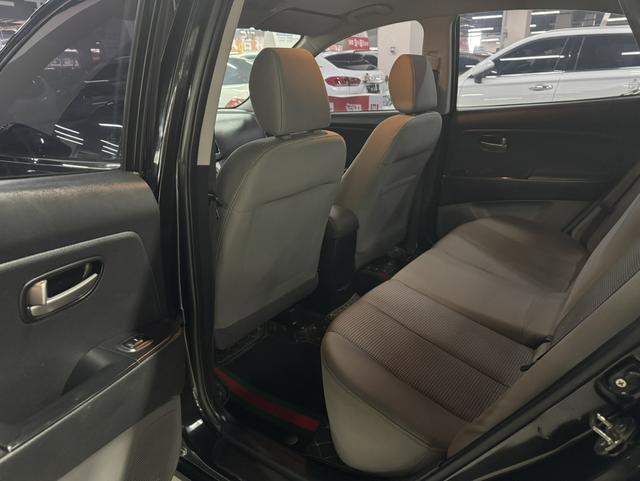 Hyundai Elantra 2015 1.6L Manual Comfort – фото 8
