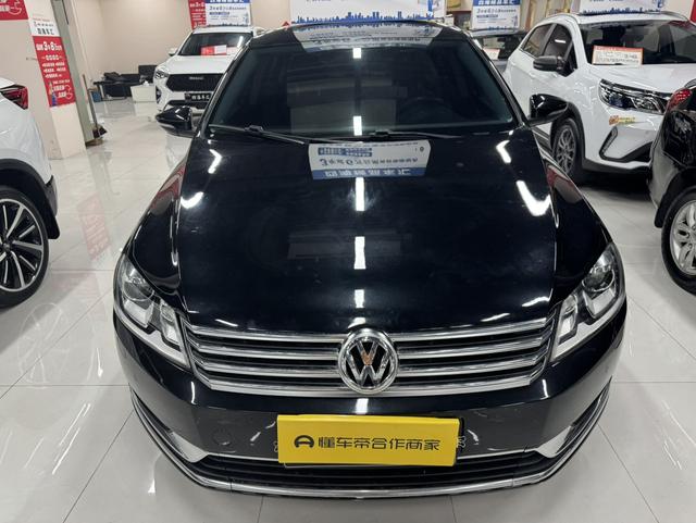 Volkswagen Magotan 2013 модификация 1.8TSI Com f ort – фото 2