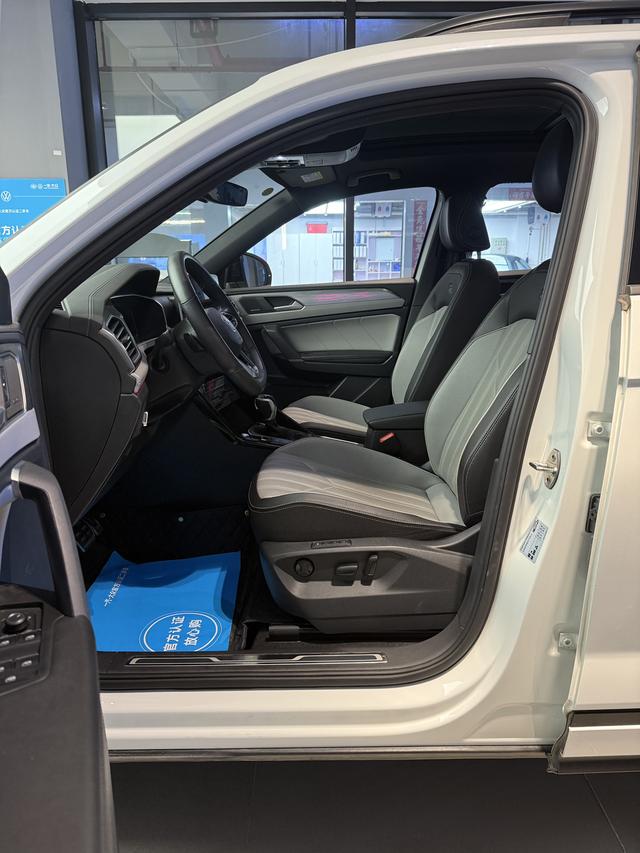 Volkswagen Tayron 2023 380TSI 4WD R-Line Pro Smart Enjoy Edition – фото 4