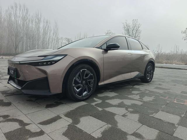 TOYOTA bZ3 Раздел 2023 Long Battery Li f e Pro PRO – фото 2