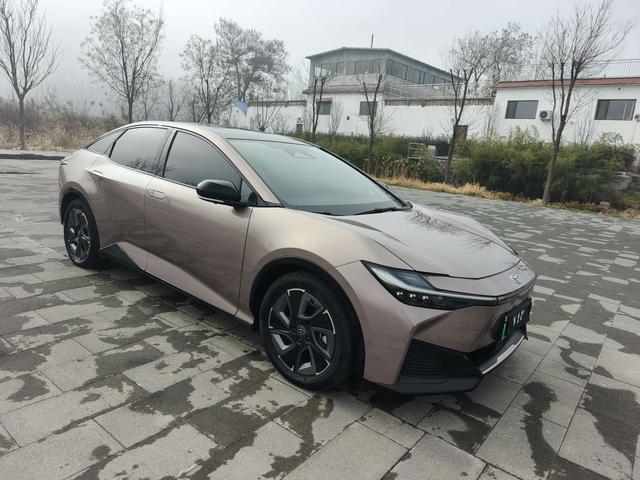 TOYOTA bZ3 Раздел 2023 Long Battery Li f e Pro PRO – фото 8