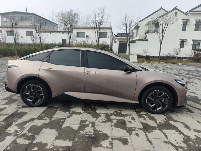 TOYOTA bZ3 Раздел 2023 Long Battery Li f e Pro PRO – фото 9