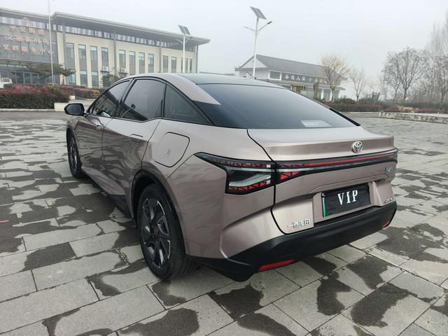 TOYOTA bZ3 Раздел 2023 Long Battery Li f e Pro PRO – фото 12