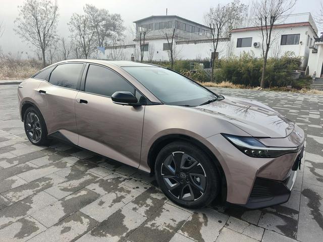 TOYOTA bZ3 Раздел 2023 Long Battery Li f e Pro PRO – фото 35