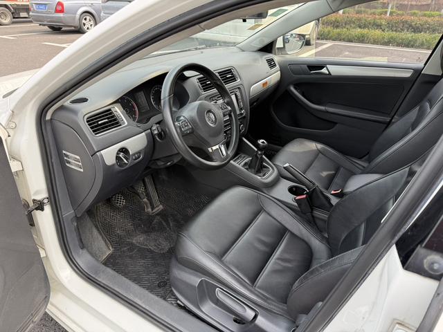 Volkswagen Sagitar 2012 1.4TSI Manual Luxury – фото 4