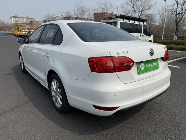 Volkswagen Sagitar 2012 1.4TSI Manual Luxury – фото 7