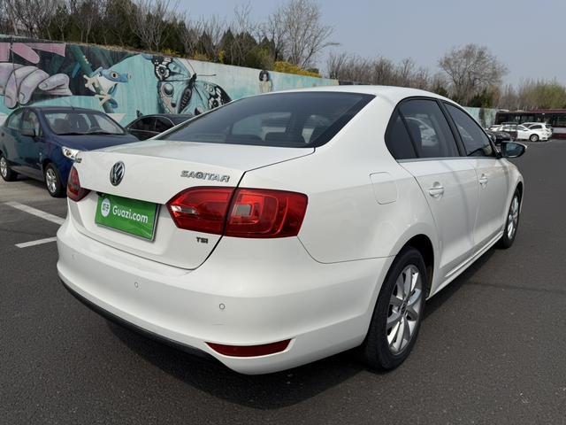 Volkswagen Sagitar 2012 1.4TSI Manual Luxury – фото 9